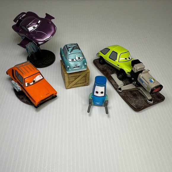 Disney Pixar Cars Lot of 5 PVC on Stand Base/Cake Topper Holley, Grem, Pacer,Pro - Picture 1 of 12